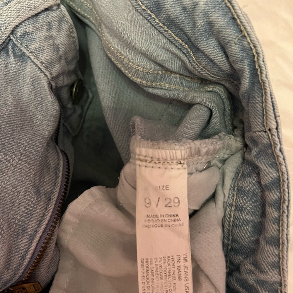 Light Wash Ripped Jeans - Picture 5 of 6